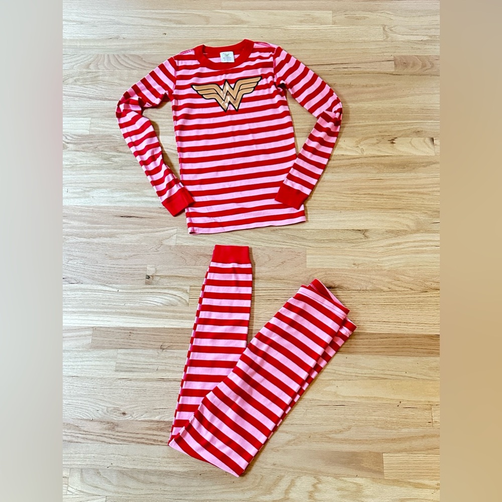 NWOT Hanna Andersson pajamas - so fun and comfortable! 100% cotton. Beautiful!